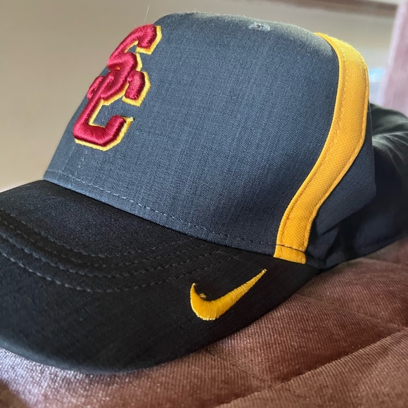 USC logo Nike Classic99 Dri-Fit Baseball Cap - Picture 2 of 5